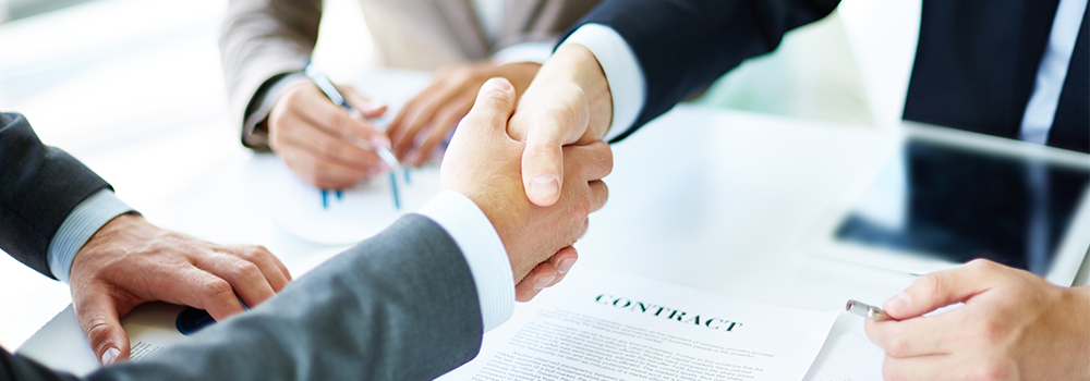 illustration d'une signature d'un contrat aidé