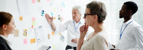 Illustration d'une réunion d'équipe sur les compétences transversales