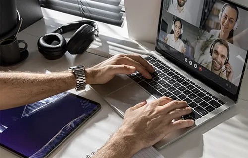 Illustration d'une visioconférence en télétravail 