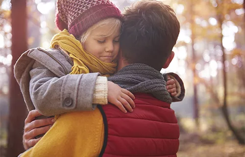 Illustration d'un enfant adopté avec son papa adoptif
