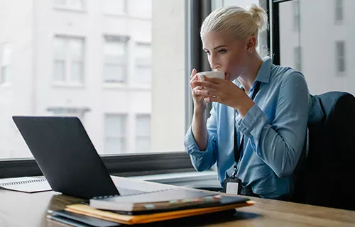 Temps de pause au travail : ce que dit la loi et comment le gérer efficacement