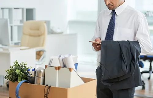 Illustration d'un salarié qui est licencié