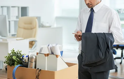 Illustration d'un salarié qui est licencié