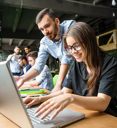 Comment sont gérées les mises à jour et évolutions du logiciel Kelio ?