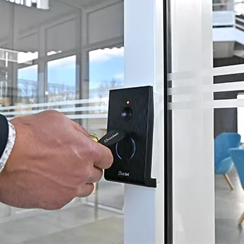 Un système de contrôle d’accès ergonomique Un système de contrôle d’accès ergonomique