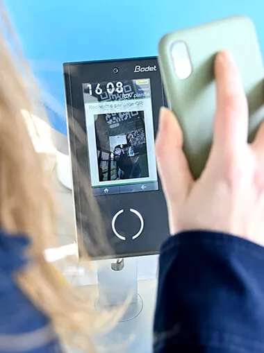 Interactive touchscreen terminal